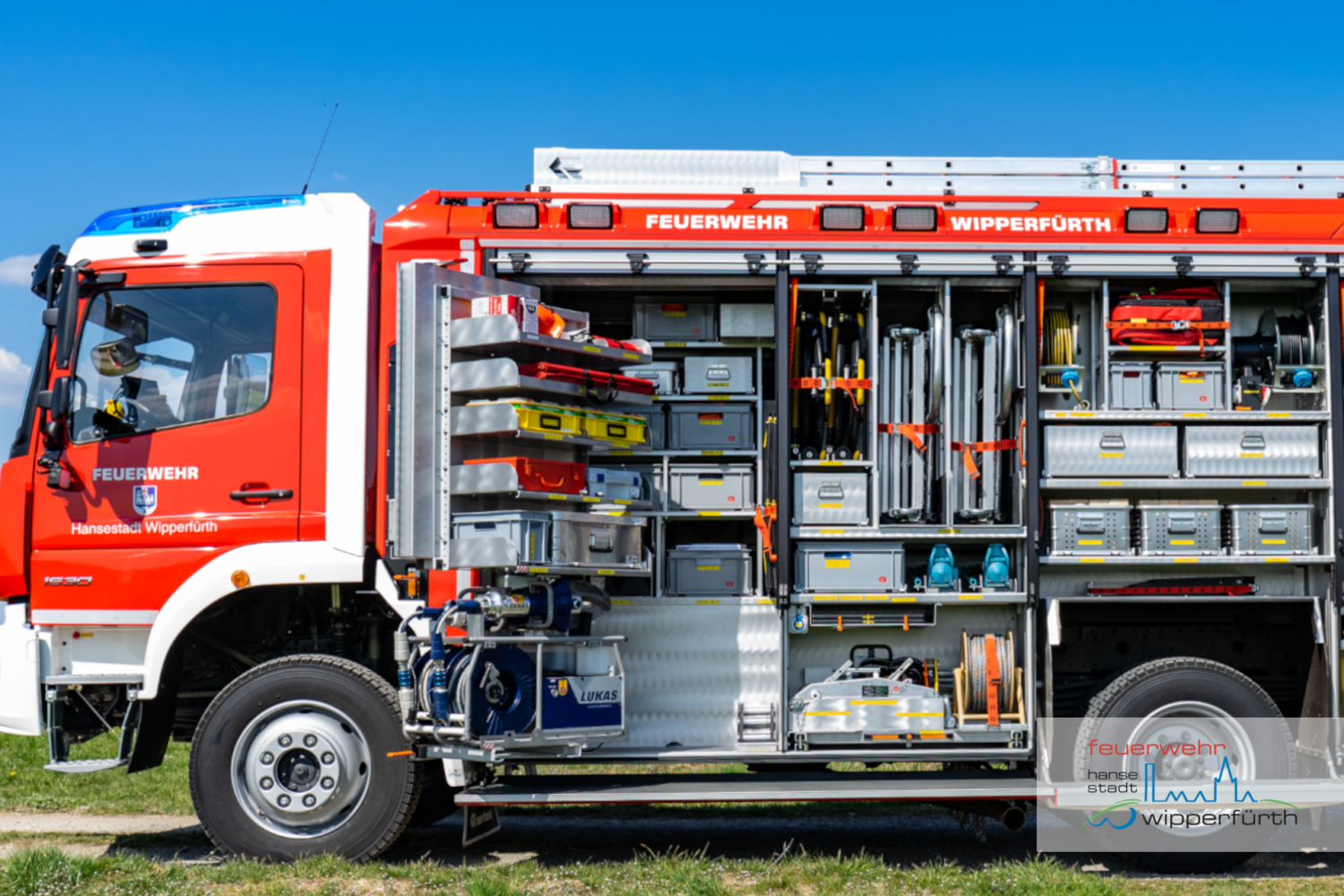 person-hinter-t-r-freiwillige-feuerwehr-hansestadt-wipperf-rth